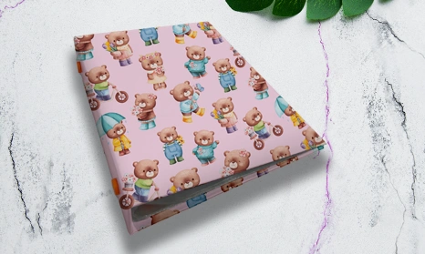 Álbum 10x15 com capa sustentável sobre fundo claro